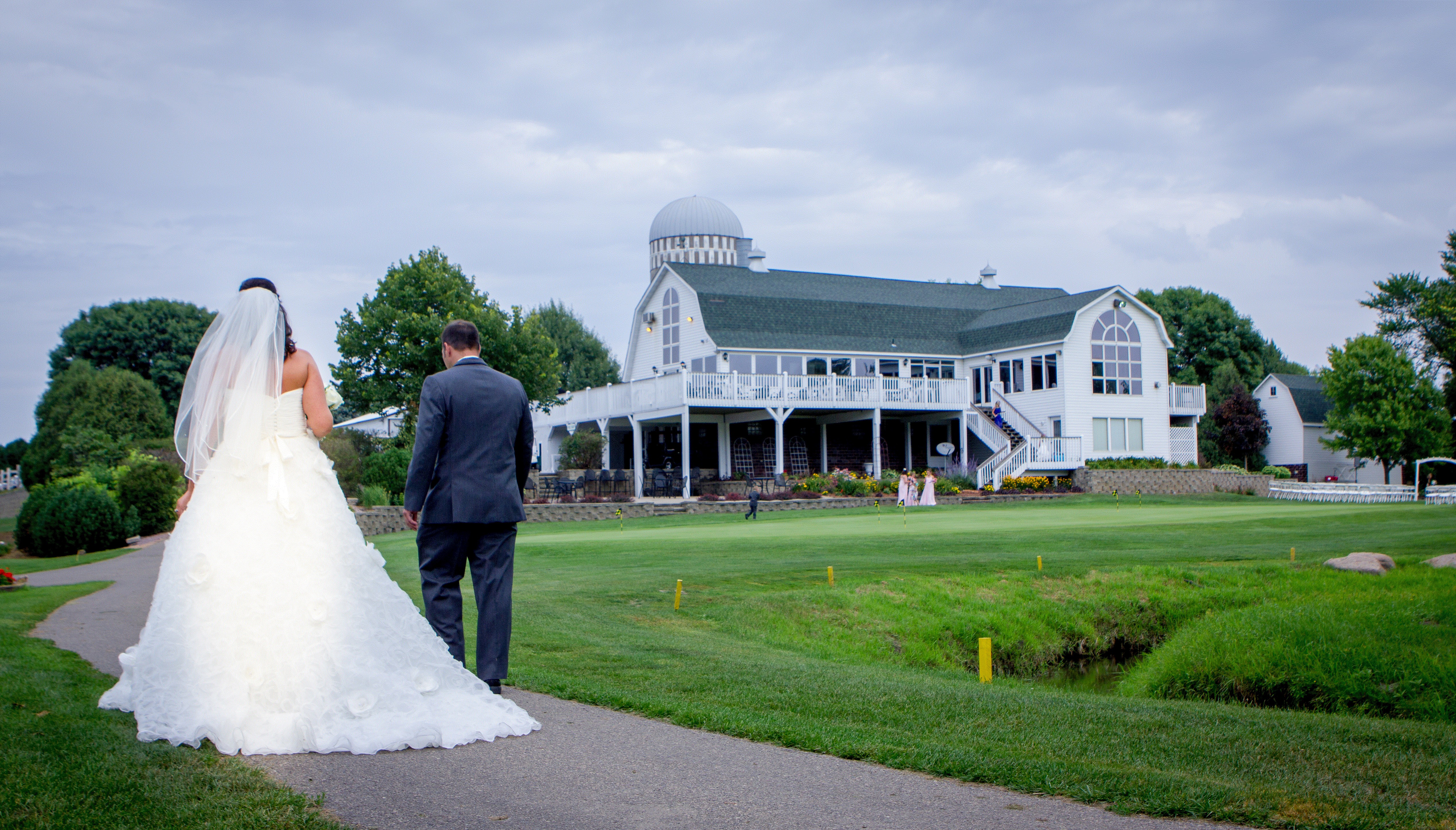 Creeks Bend Banquet Hall, a barn wedding venue in New Prague, Minnesota
